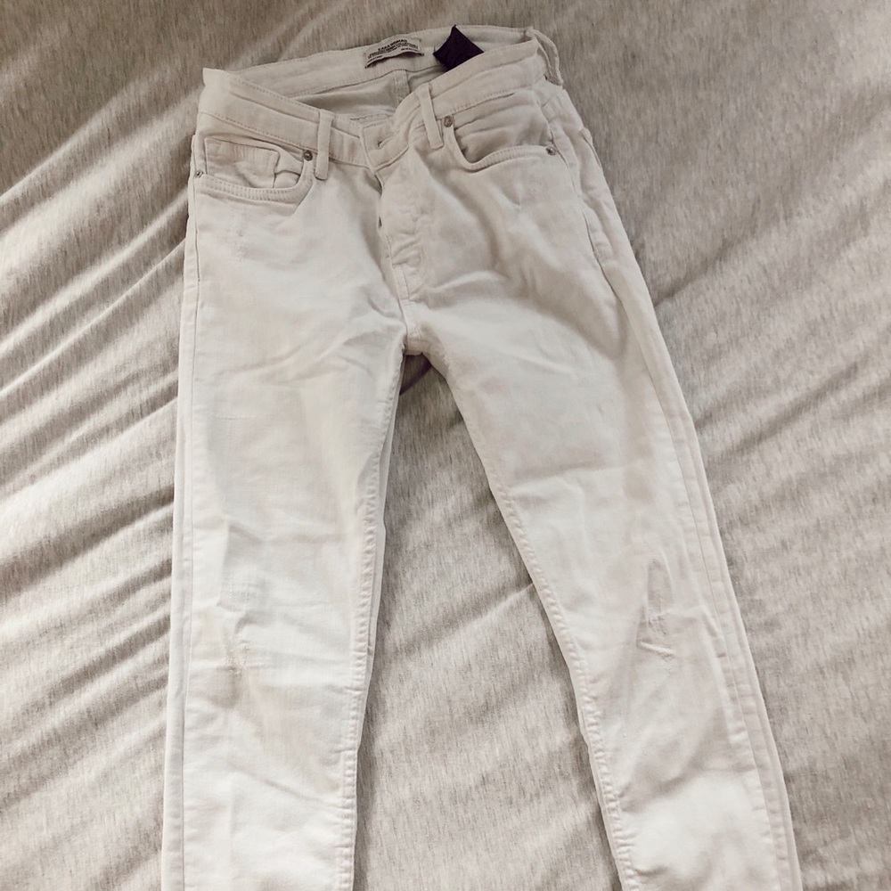 White raw hem skinny jeans